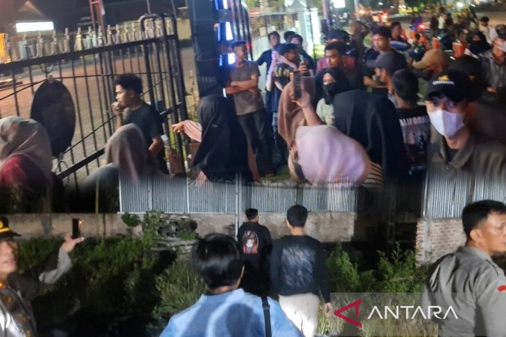 Ratusan masa datangi Polres Tanjungbalai, desak sita balpres diduga selundupan