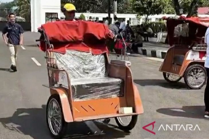 Ratusan becak listrik bantuan Presiden siap disalurkan di Karawang