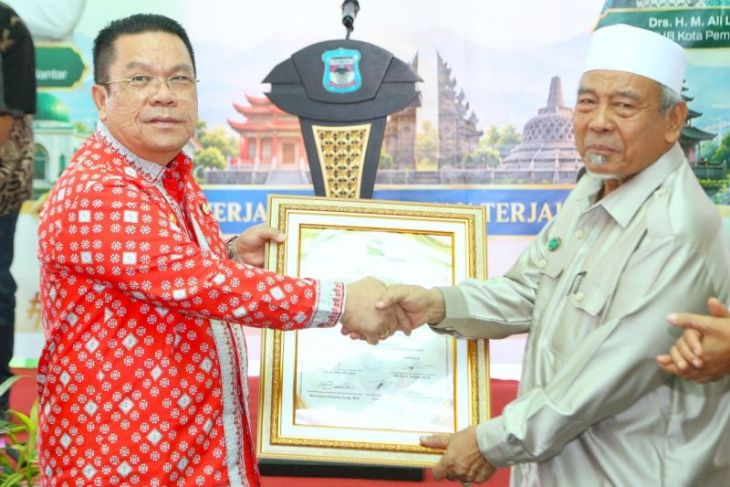 Wesly terima penghargaan tokoh toleransi Pematangsiantar dari FKUB