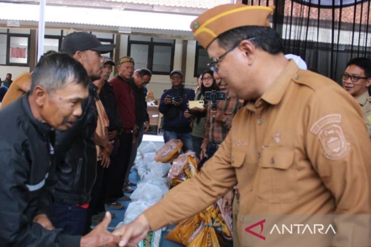 Diskatan Kuningan mendampingi petani kembangkan komoditas ubi jalar