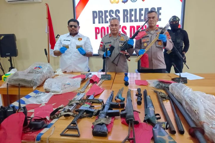 Polres Deiyai berhasil amankan senpi rakitan dan amunisi saat buru DPO