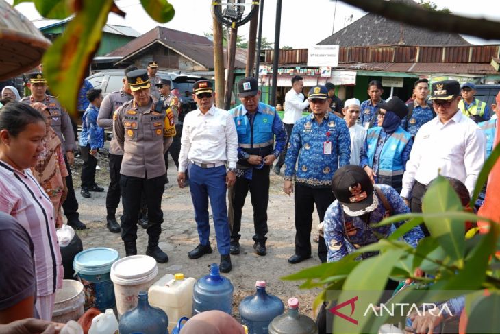Wali Kota Banjarnasin tinjau distribusi air bersih di daerah pinggiran kota