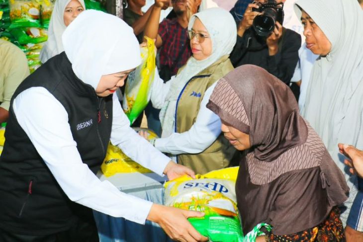 Khofifah: Pasar murah bantu warga dapat harga bapok terjangkau