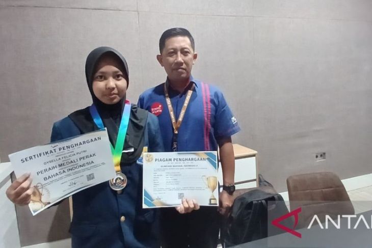 Pelajar Kediri raih medali perak Olimpiade Bahasa Indonesia nasional