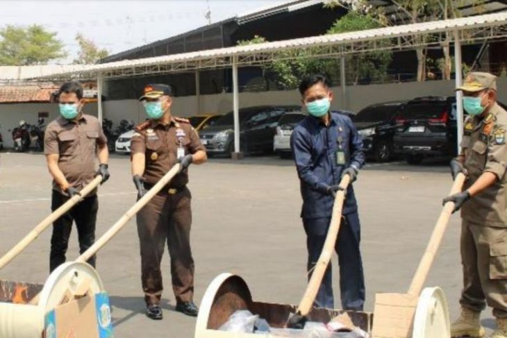 Kejari Kota Cirebon musnahkan 76.548 butir obat farmasi ilegal