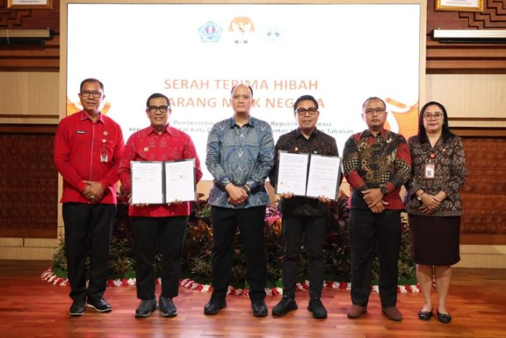 KPK hibahkan Rp1,16 miliar barang rampasan untuk Pemkot Denpasar