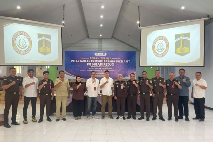 Kejari Kediri serahkan aset ke PG Ngadiredjo untuk emplasemen tebu