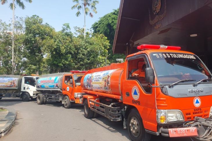 Pemkab Tulungagung salurkan 25 ribu liter air bersih