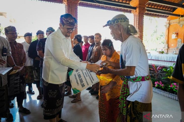 Badung berkomitmen tingkatkan kesejahteraan warga dengan salurkan bansos disabilitas dan BRLH