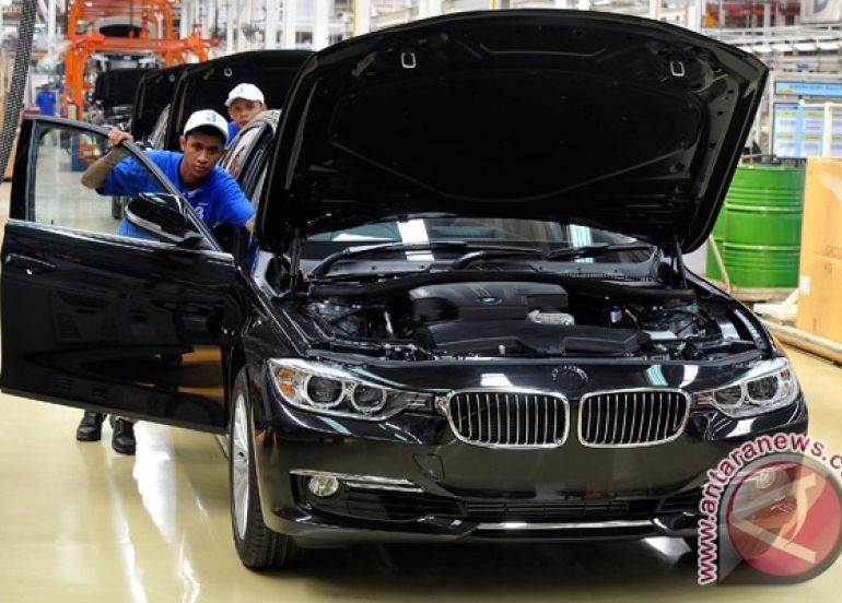 BMW seri 3 akan hadirkan mesin enam silinder dengan fitur menarik