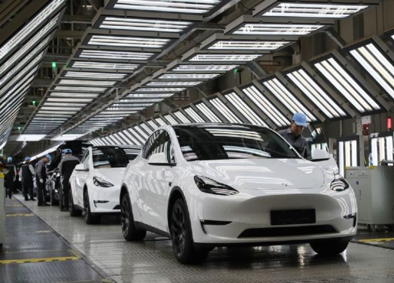 Tesla dan GM dikabarkan kurangi penggunaan suku cadang buatan China