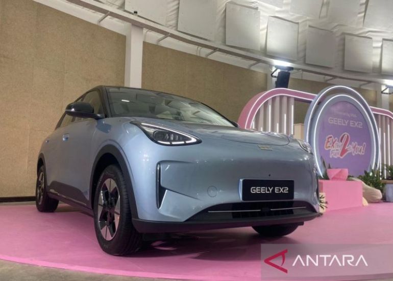 Mobil listrik Geely EX2 diluncurkan dengan harga mulai Rp229 juta