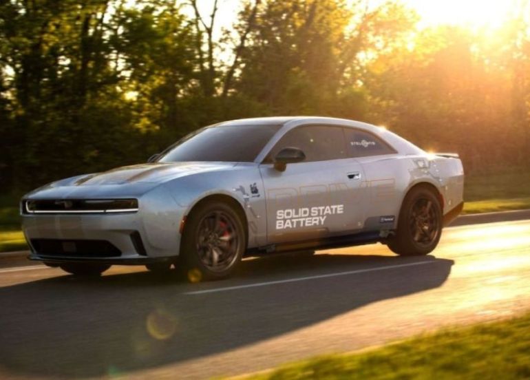 Stellantis uji coba baterai solid-state dengan Dodge Charger Daytona