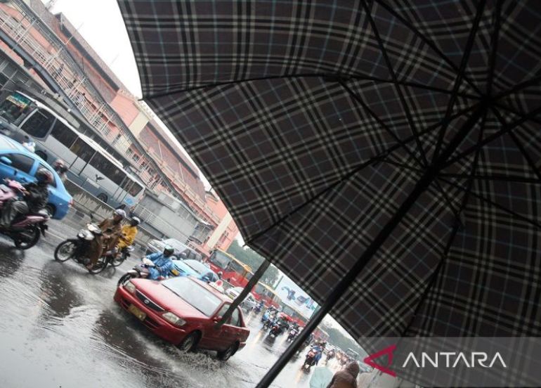 Hal-hal yang perlu diantisipasi ketika berkendara semasa hujan