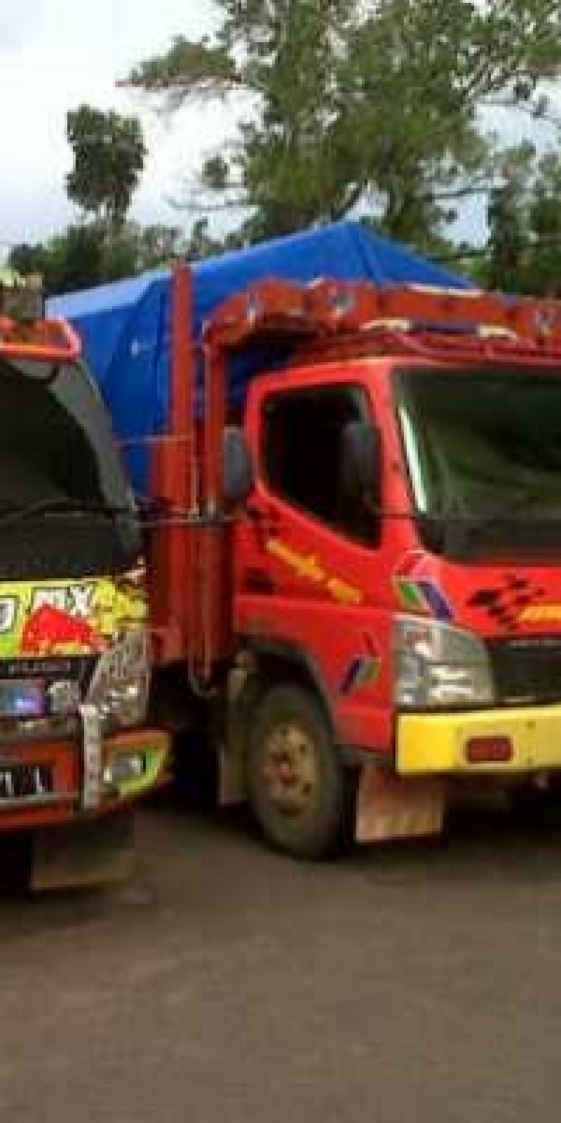 Polda Amankan Tiga Truk Angkut Gula Ilegal ANTARA News Kalimantan Barat