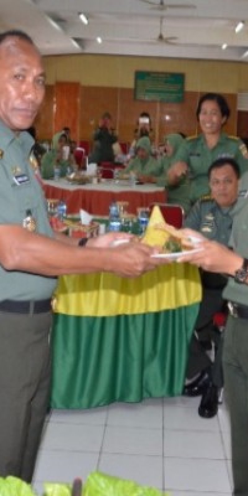 Podyumda yalangoch yulduzlar