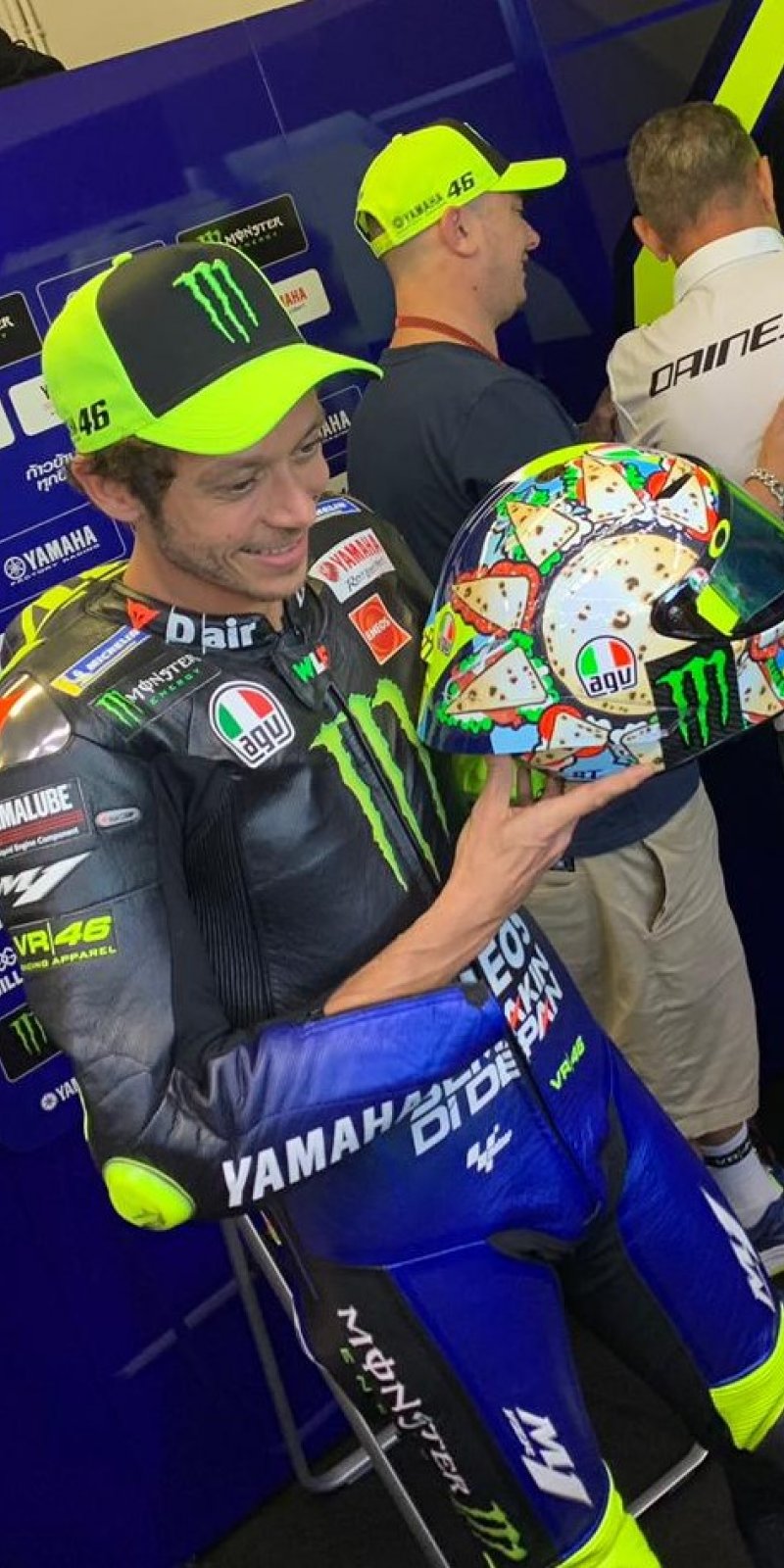 Rossi Pakai Helm Dengan Livery Spesial Di GP San Marino