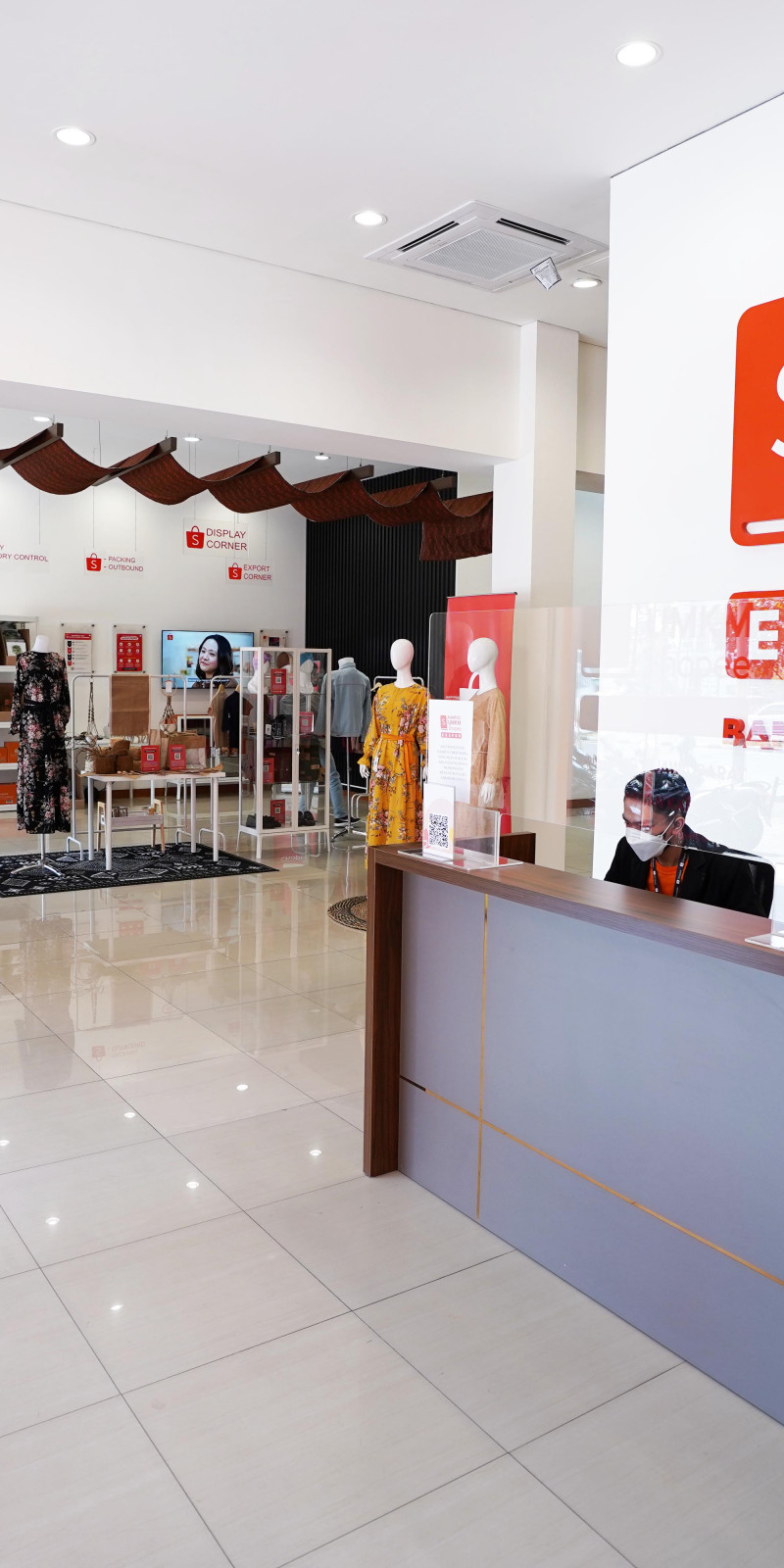 Kampus Umkm Shopee Ekspor Hadir Di Bandung Antara News Jawa Barat<script async src=