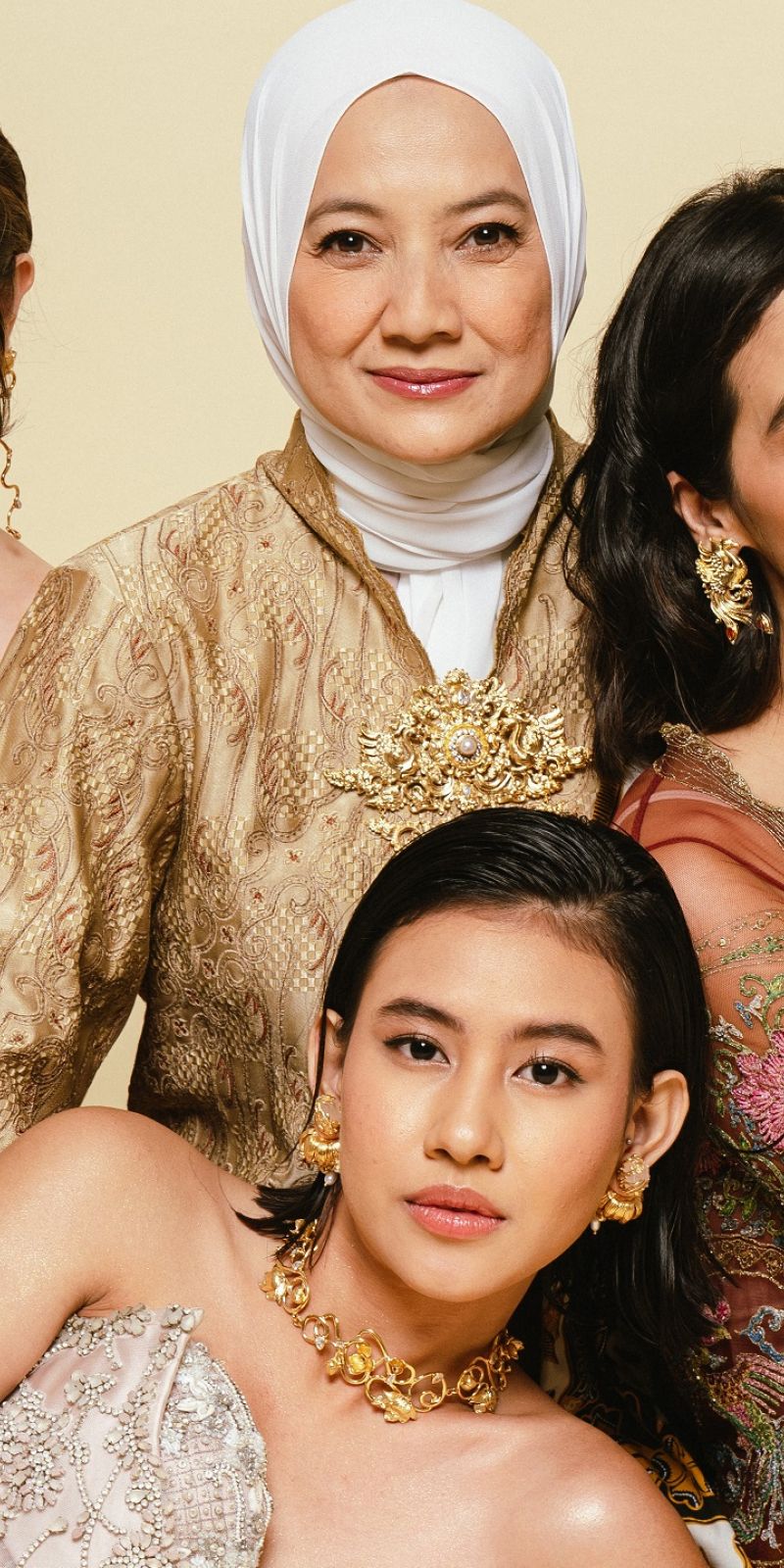 Botinkalar va paypoqlardagi uchta porno