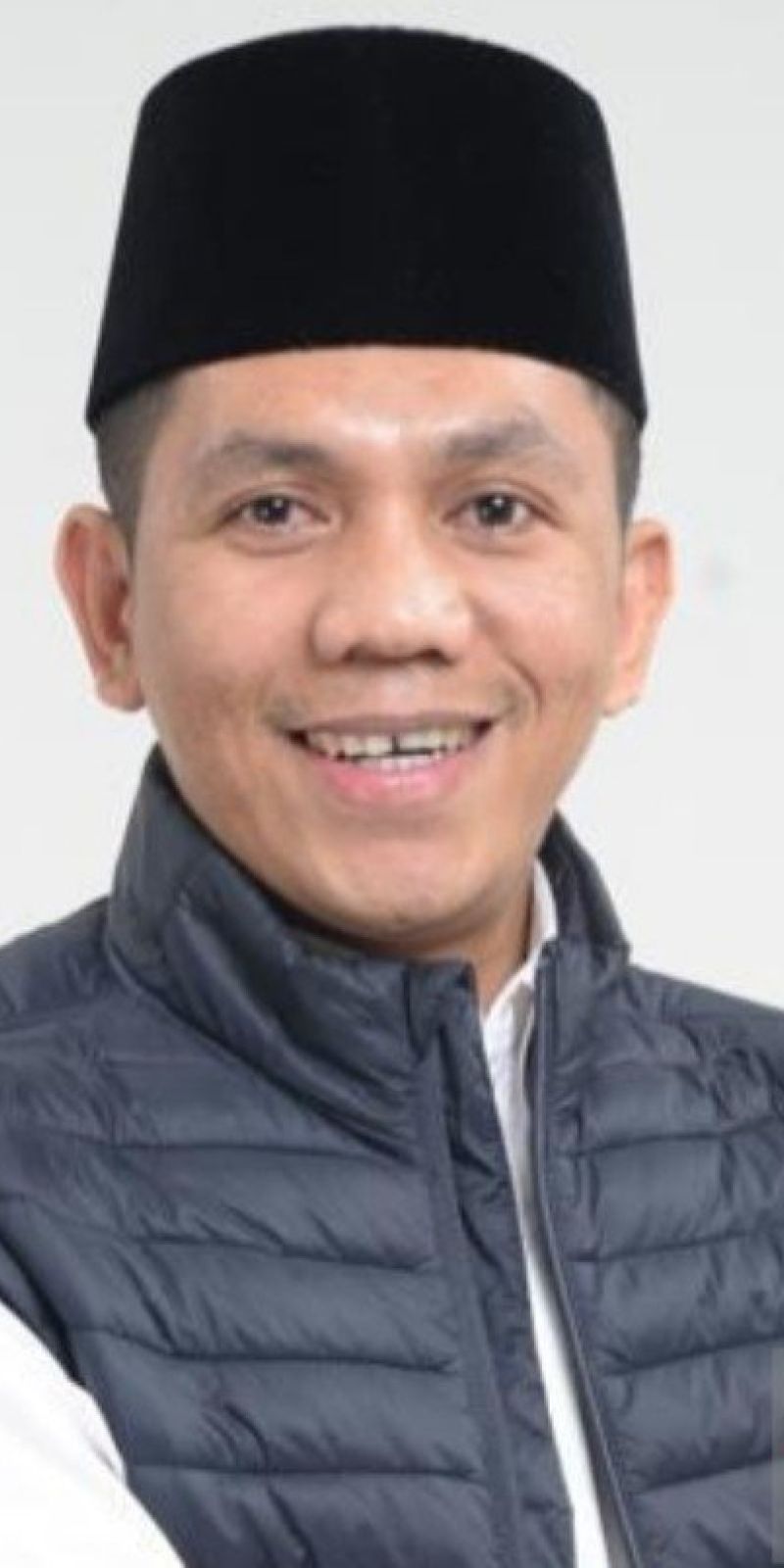 U uxlab yotganda uni eshakka sikishdi