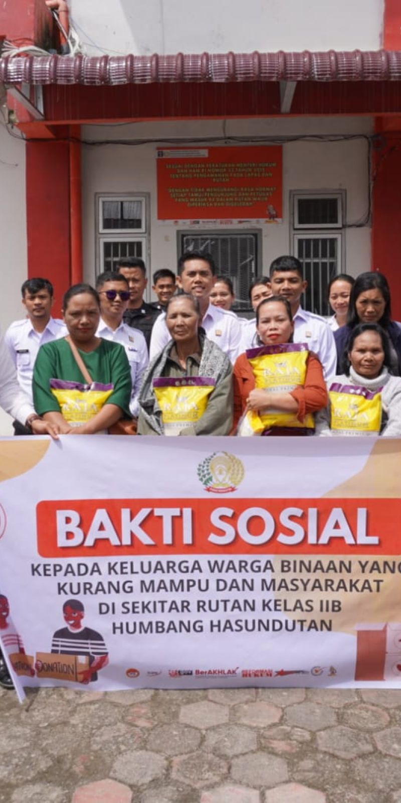 Rutan Humbahas beri batuan sembako pada keluarga warga binaan