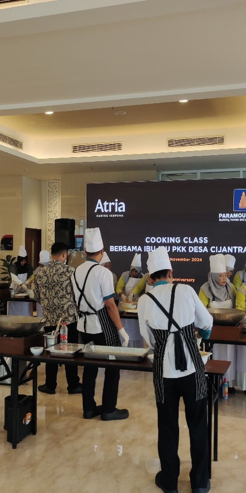 Pengembang perumahan latih ibu-ibu memasak didampingi chef hotel