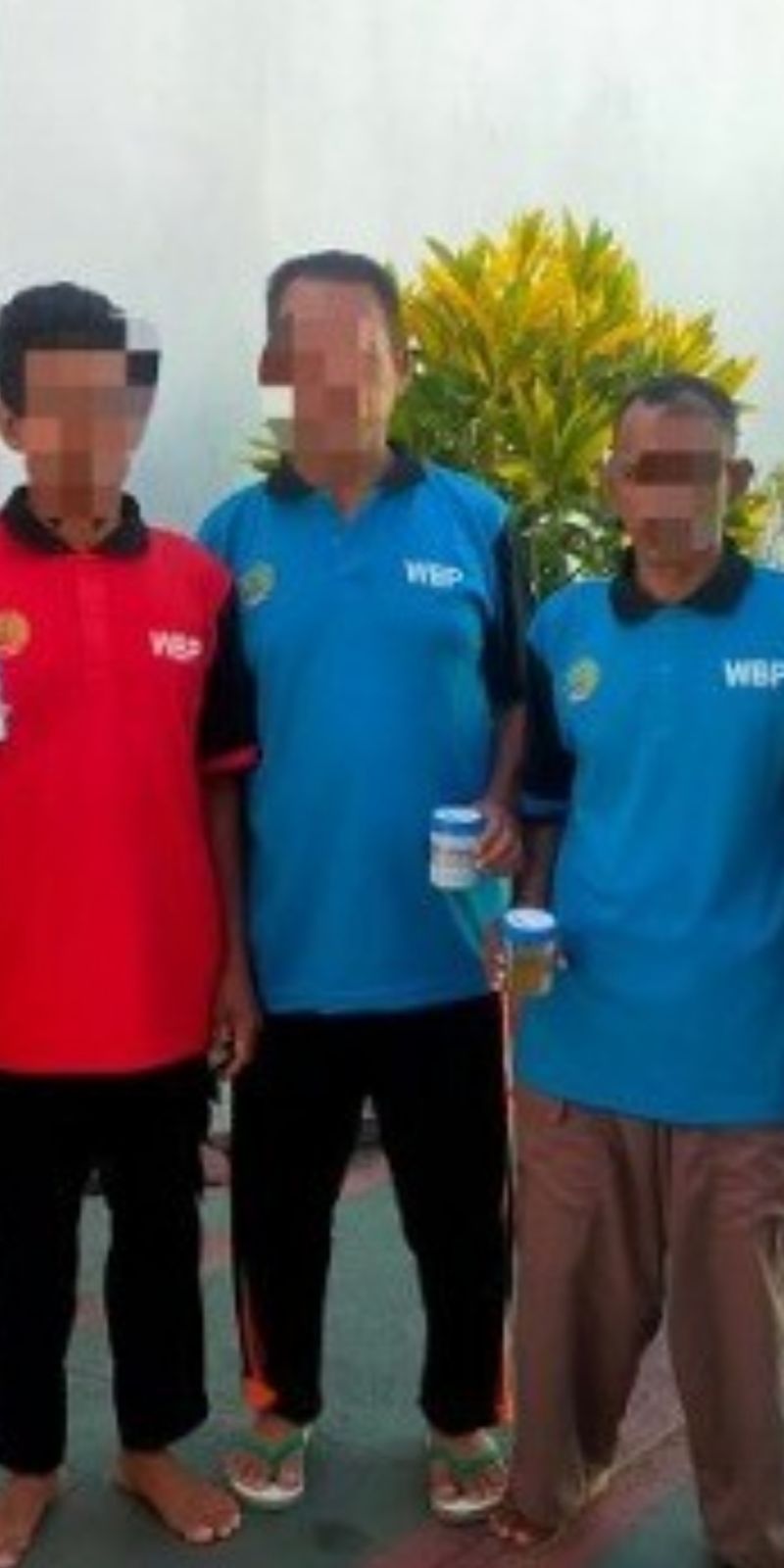 Narapidana dan petugas Lapas Sanana Maluku Utara tes urine