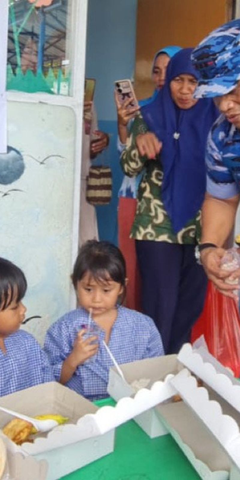 Dukung program pemerintah, Lanud Pattimura uji coba makan siang bergizi gratis bagi anak TK-SD