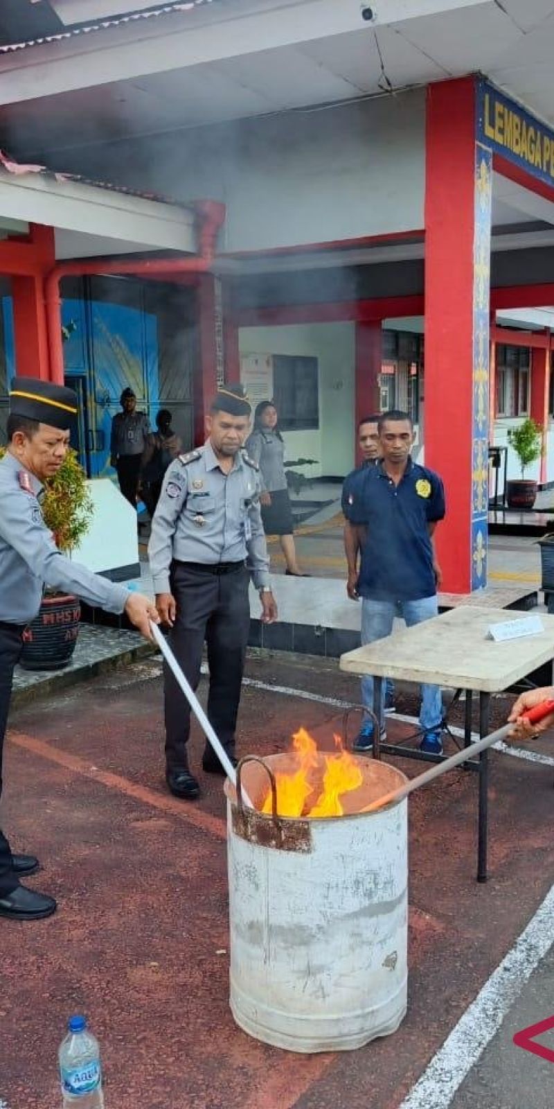 Lapas Ambon musnahkan 11 ponsel sitaan milik WBP