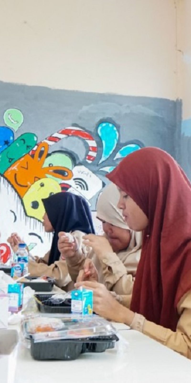 Siswa SLBN Mentok antusias ikuti makan bergizi gratis PT Timah