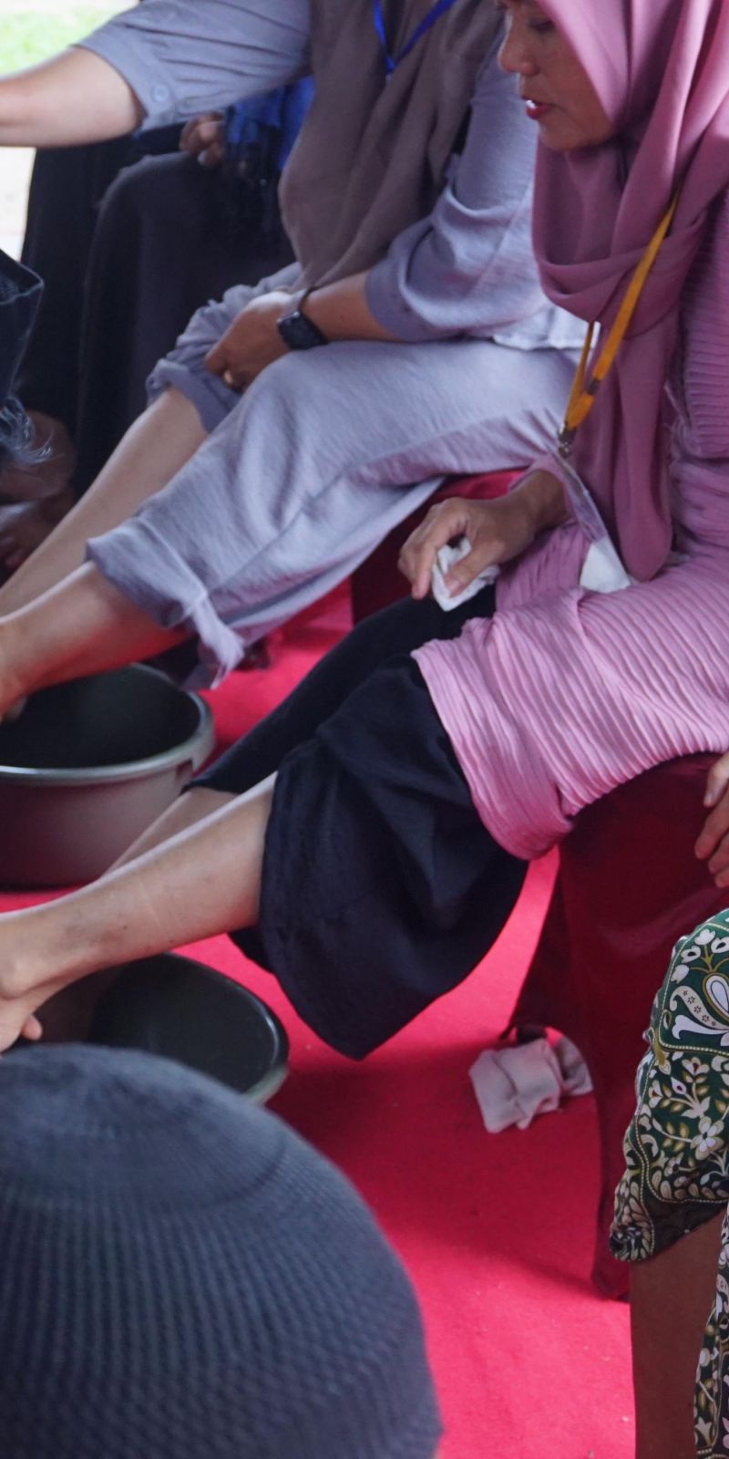 WBP Lapas Tanjungpandan basuh kaki ibu dengan penuh haru