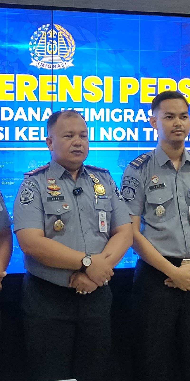 Kantor Imigrasi Cianjur deportasi 16 WNA karena lampauiizin tinggal