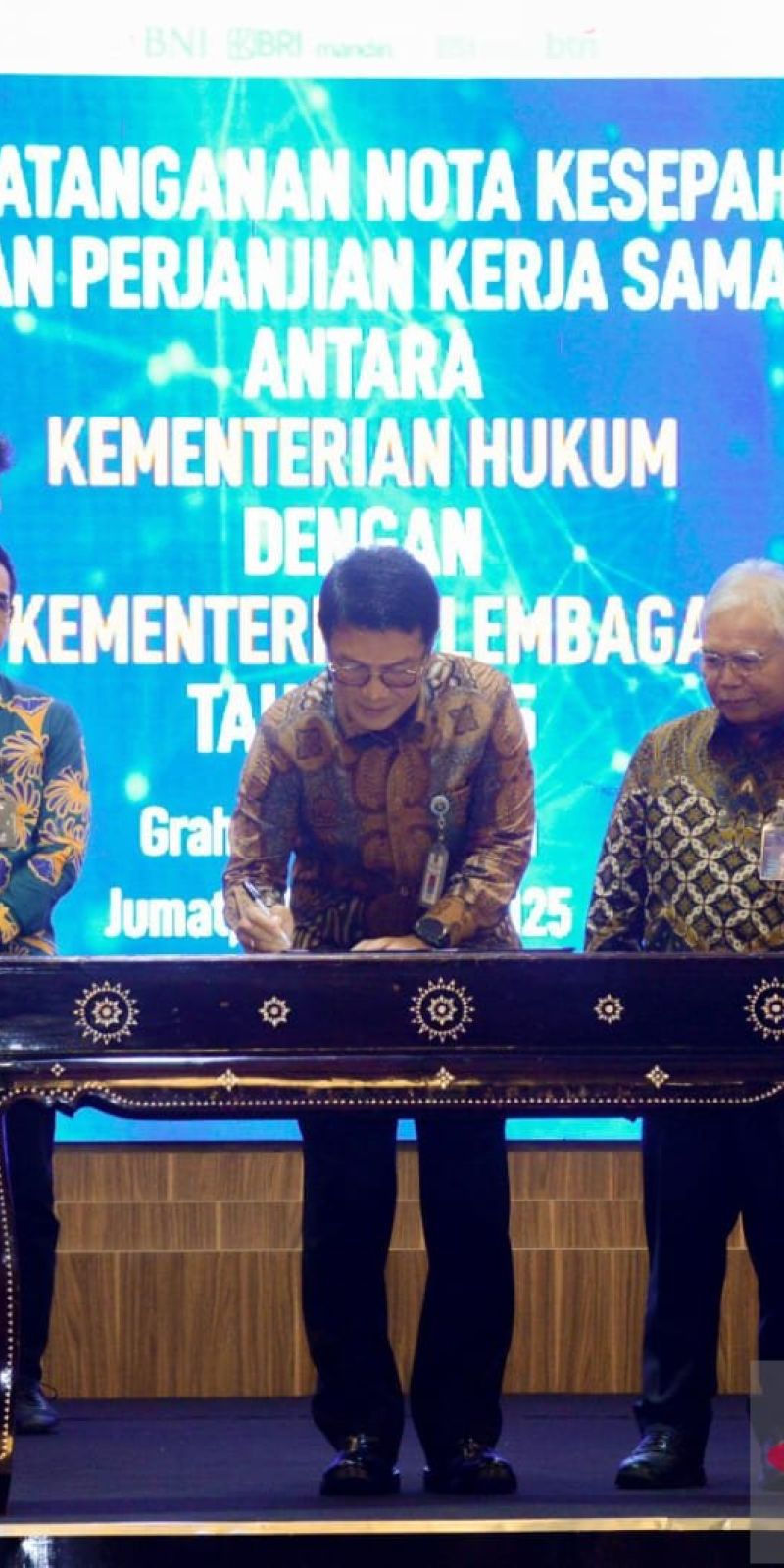 Perkuat sinergi, Kementerian Hukum teken 30 kerja sama dengan mitra kerja