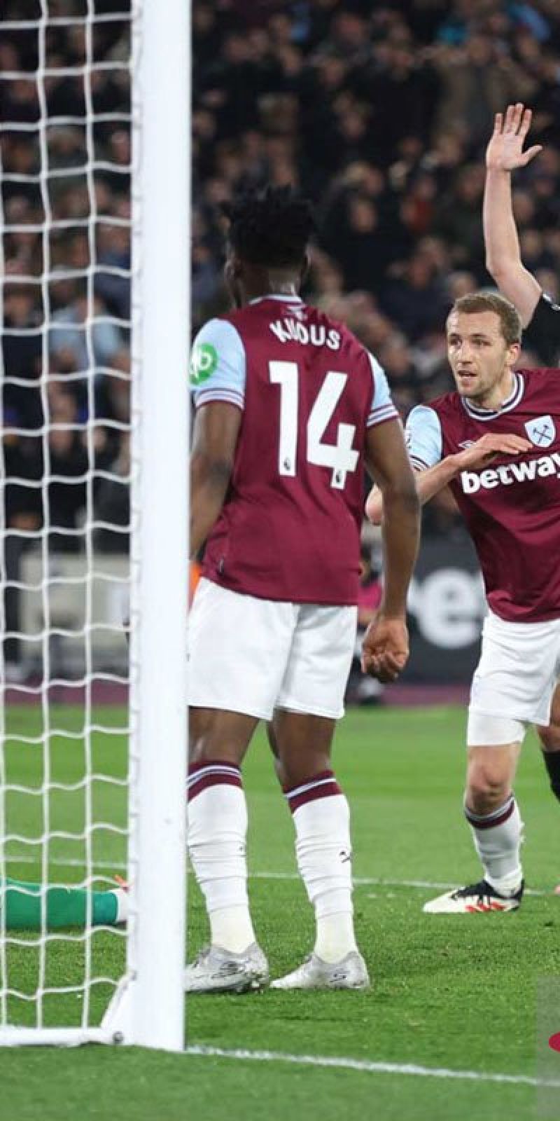 West Ham hajar Leicester 2-0