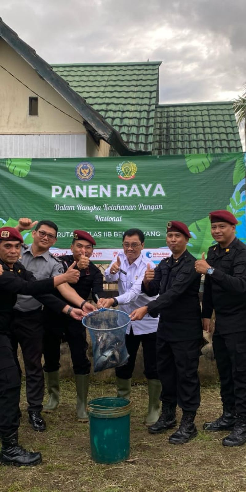Ditjenpas Kalbar panen ikan patin hasil budi daya warga binaan Rutan