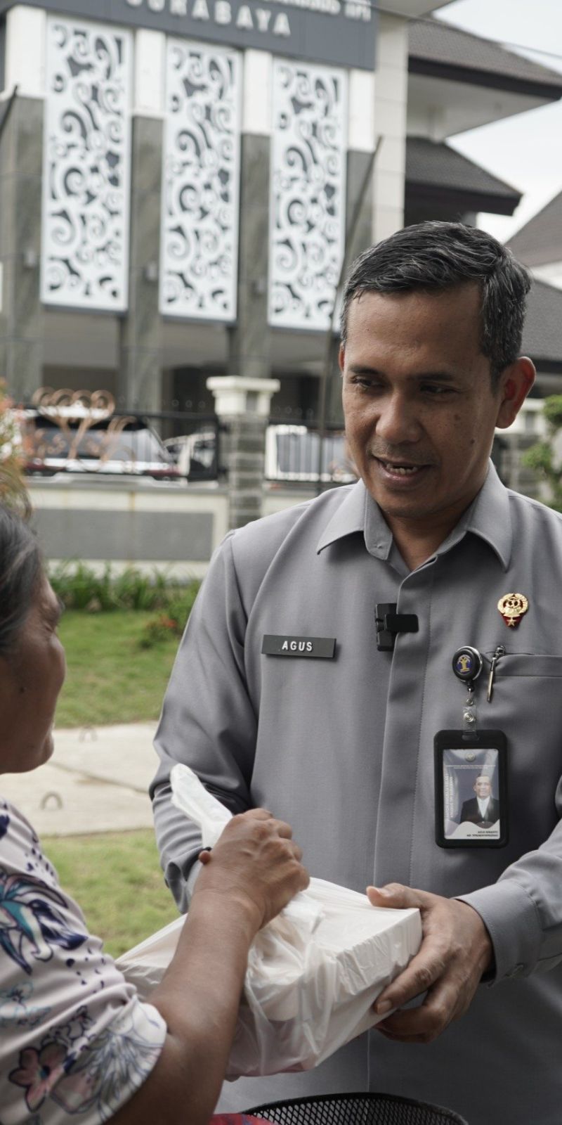 Kakanim Surabaya bagikan ratusan takjil gratis