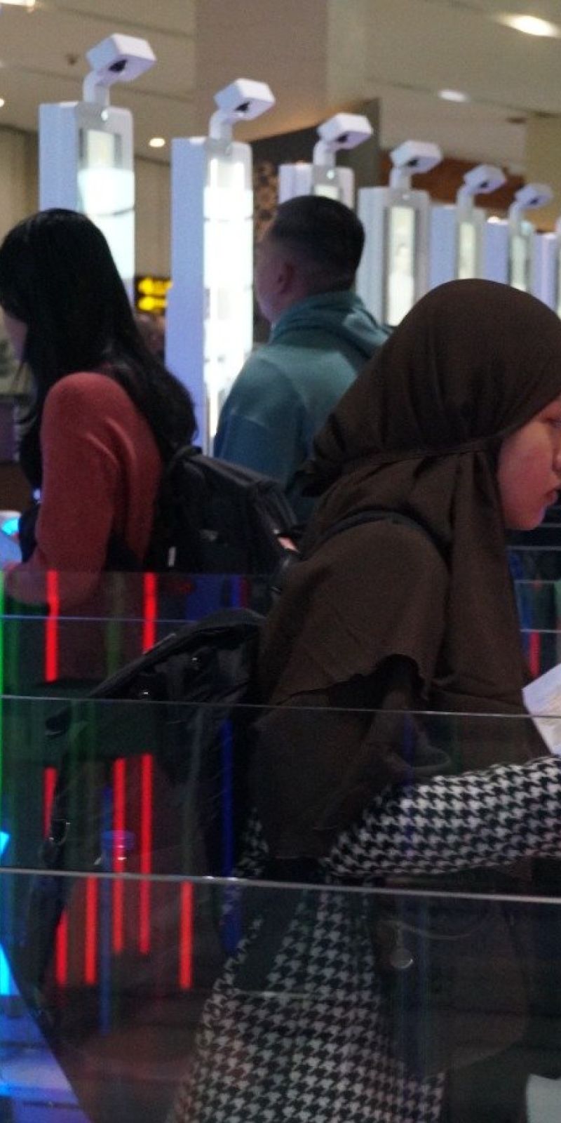 98 unit autogate pemeriksaan Imigrasi dioperasikan di Bandara Soetta