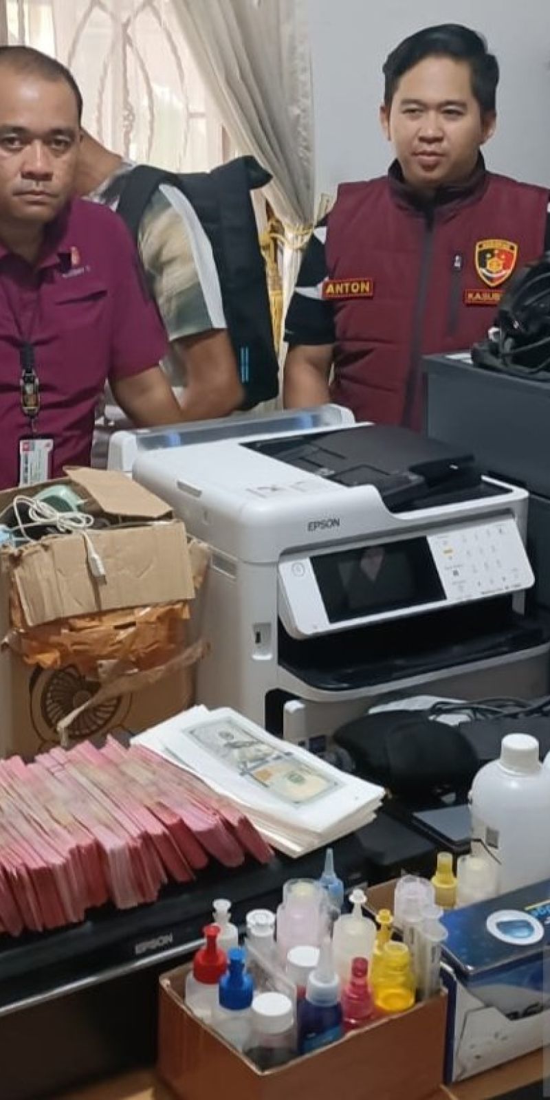 Tempat produksi uang palsu di perumahan Bogor digerebek
