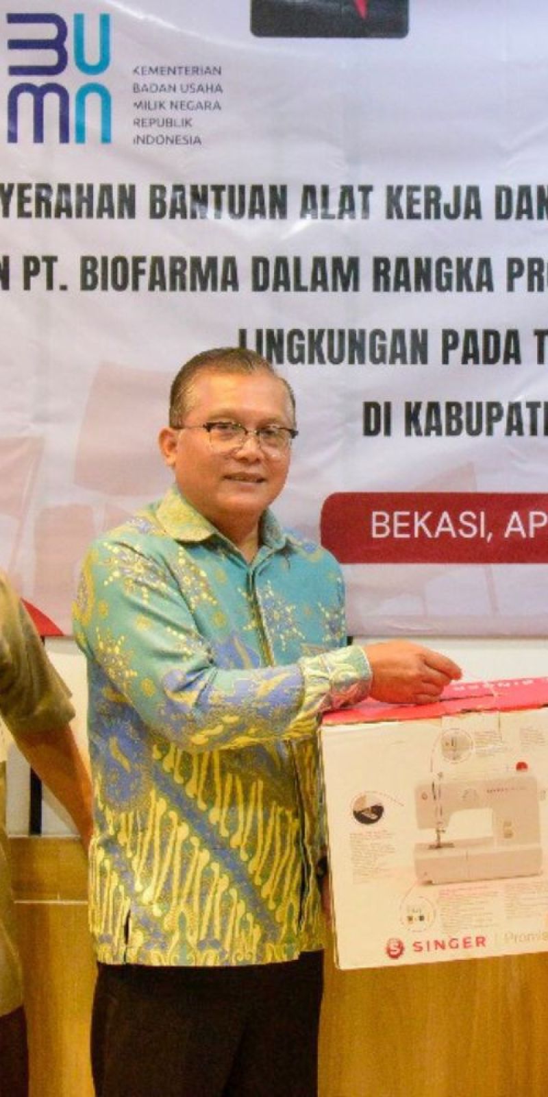 BNPT dan Kementerian BUMN serahkan beasiswa ke mitra deradikalisasi