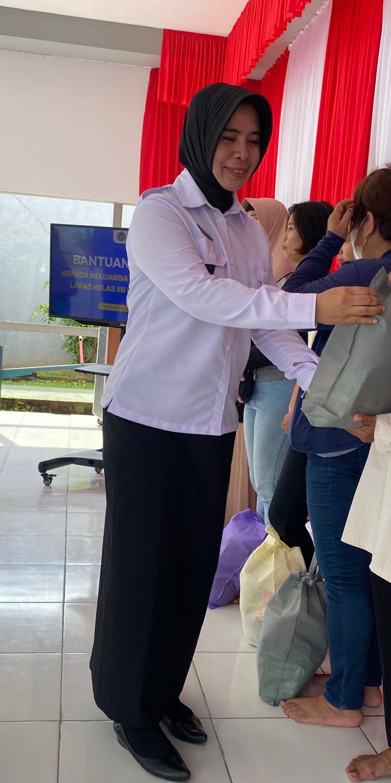 Lapas Kelas IIB Singkawang beri bantuan kepada keluarga WBP