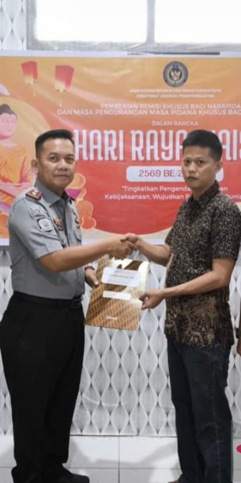 Kanwil Ditjenpas Jambi beri remisi Hari Raya Waisak ke 10 warga binaan
