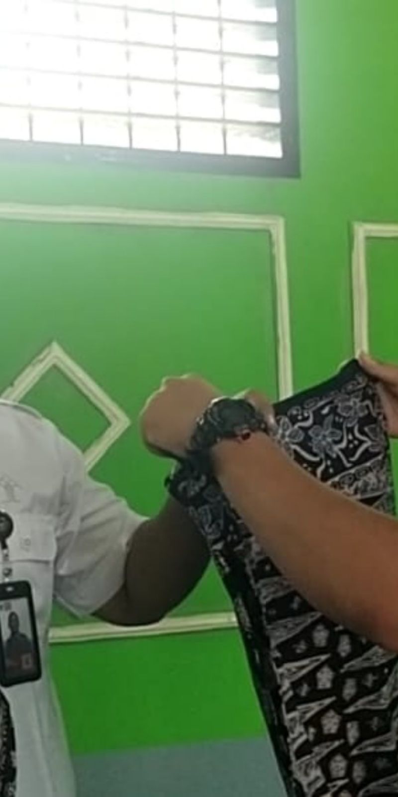 Warga binaan Lapas Kelas IIA Jambi terima premi hasil penjualan produk