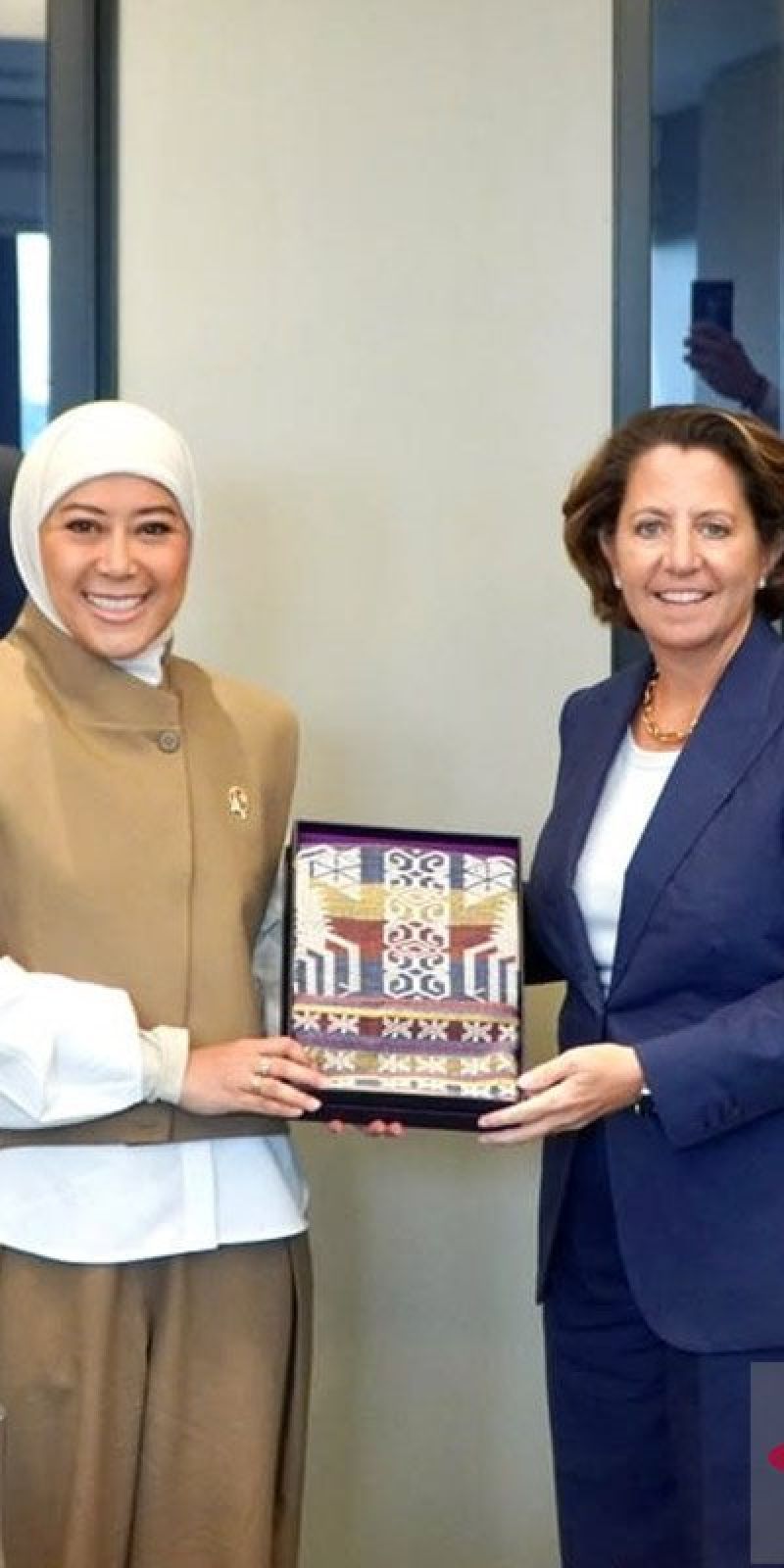 Microsoft Commits to IDR 26 Trillion Investment for Technology Development in Indonesia
