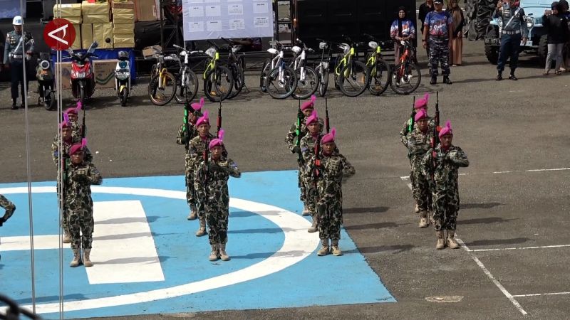 Kodaeral II kenalkan persenjataan ke warga di acara "Pulang Basamo"