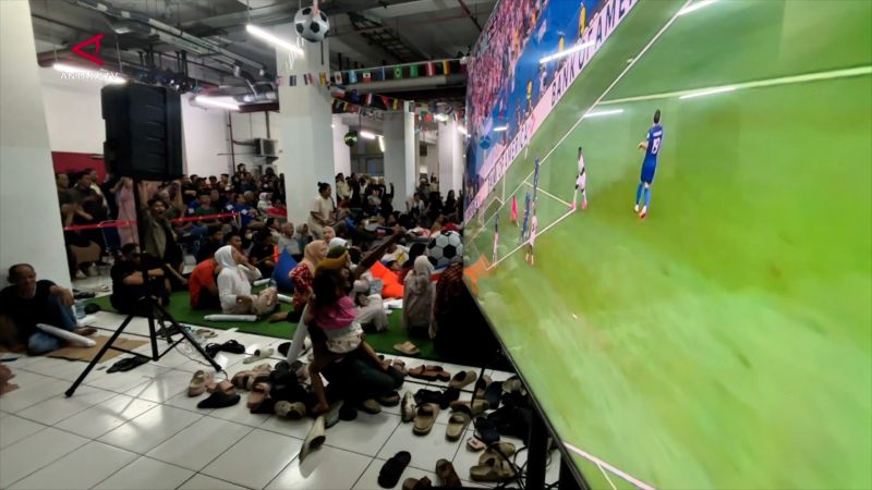 Nobar di Rusun Pasar Rumput, Ara janjikan pembangunan sarana olahraga