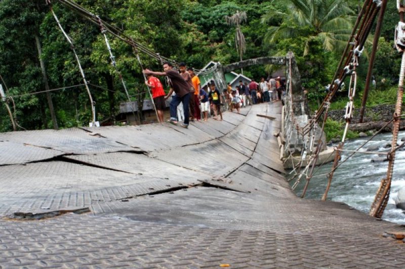 JEMBATAN TUA