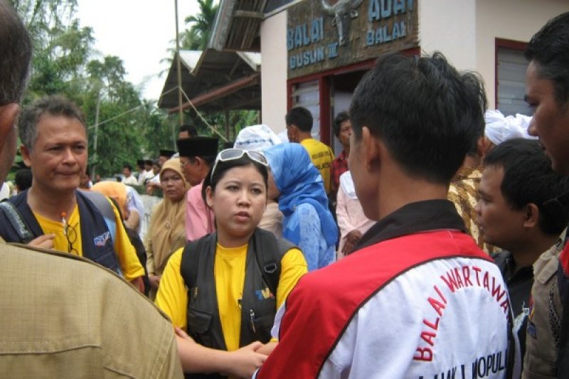 (kalau tidak layak di foto utama, tolong jadikan foto insert berita saja ya bg) wartawan luhak limop