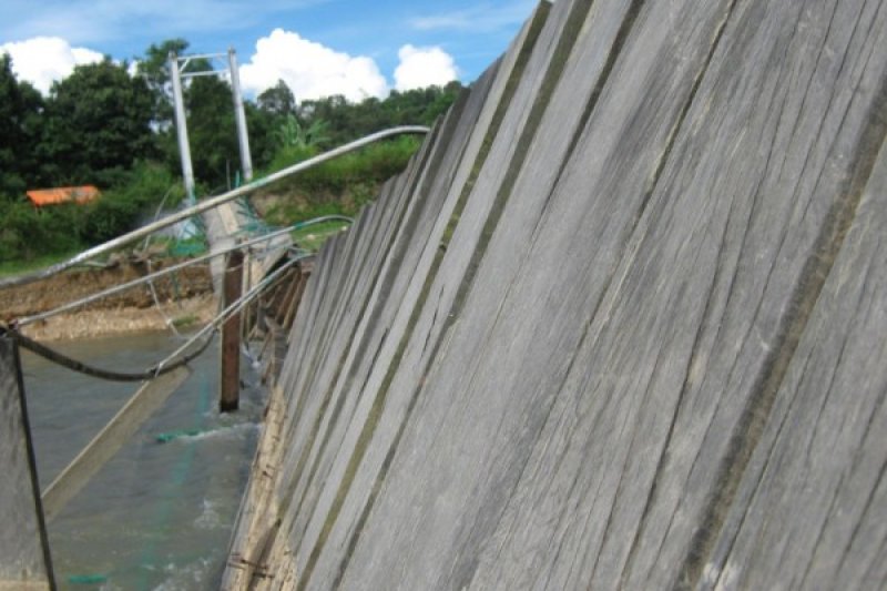 jembatan putus