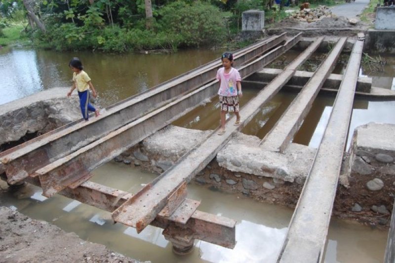   JEMBATAN RUSAK