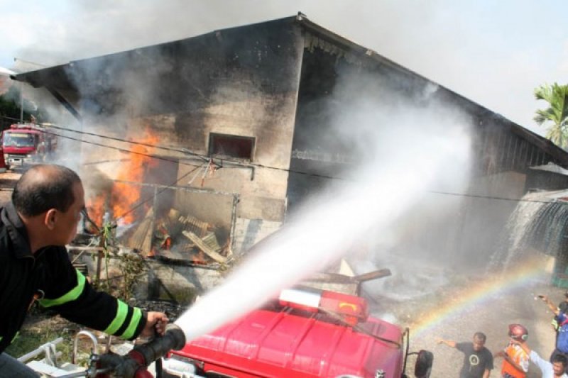 STASIUN TERBAKAR